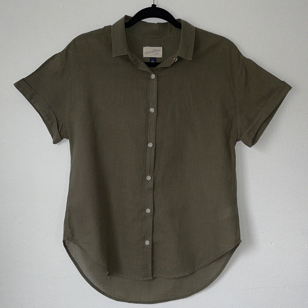 UNIVERSAL THREAD | GREEN BUTTON DOWN TOP